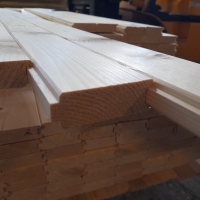 Vuren vloerdeel mes/groef - 2,7 x 8,1 x 450 cm